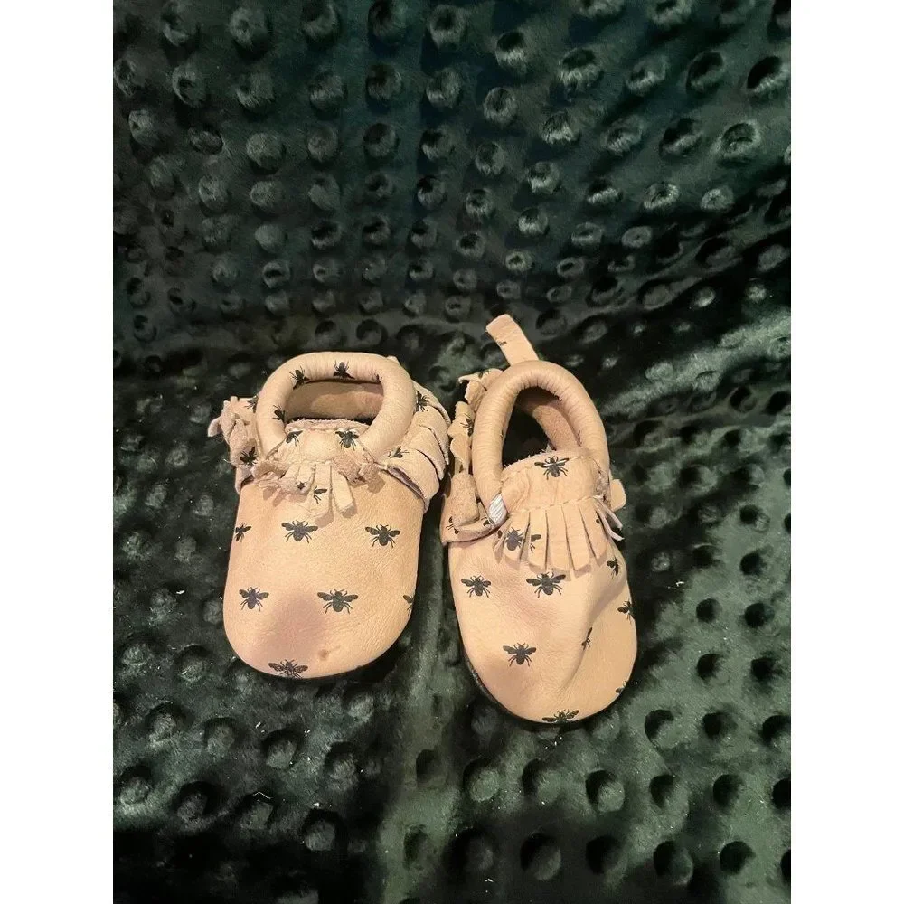 Freshly Picked Moccasins tan and black bees baby size 3 shoes